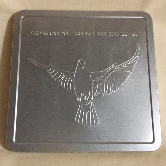 UN Blue Ribbon Peace Stamp And Coin Set - Picture 3 of 8